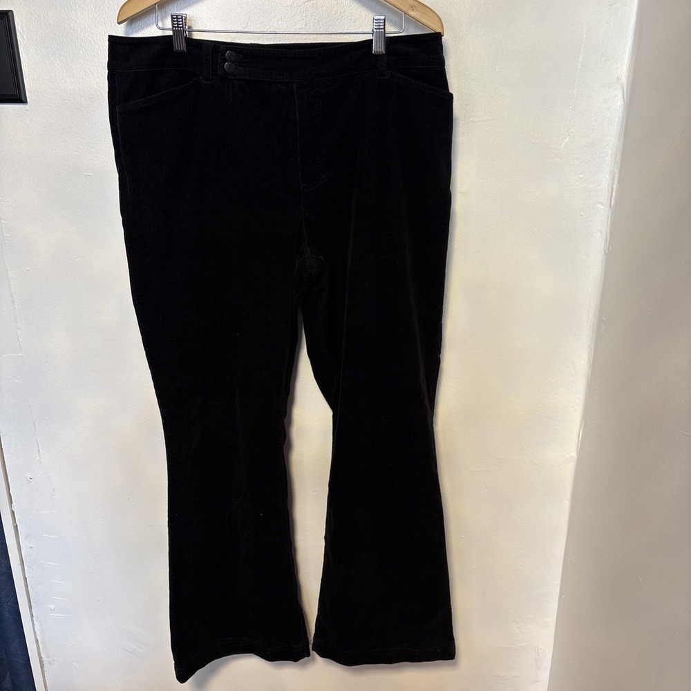 Women's Jones New York Size 16 Black Stretch Corduroy Pants.